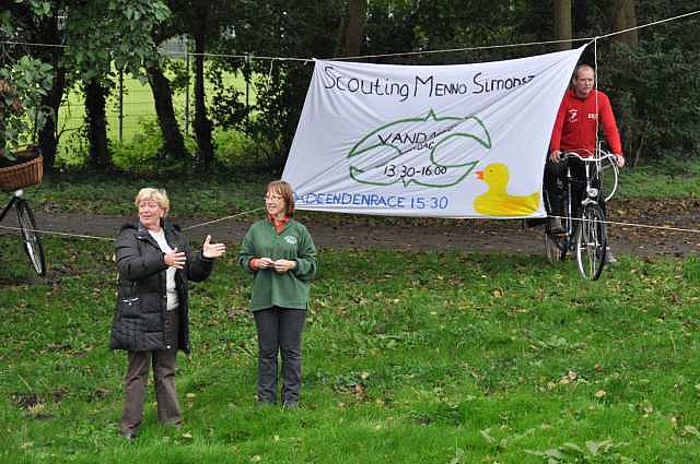 De badeendjesrace wordt geopend