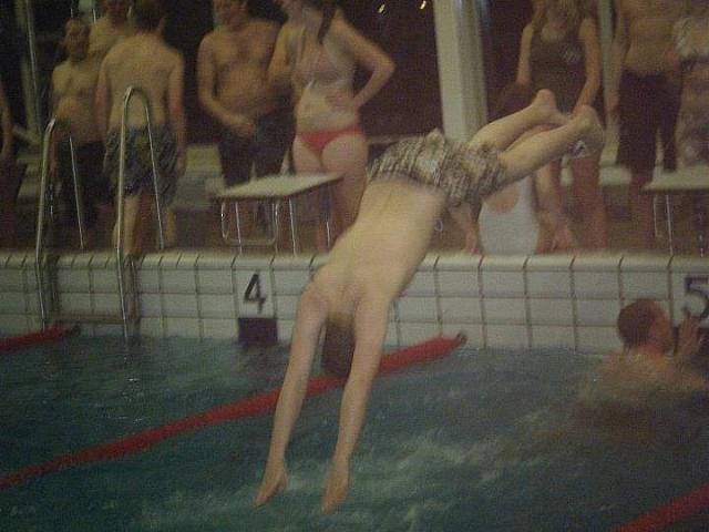 3. Een mooie duik het water in.