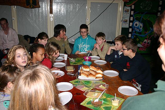 Samen met de hele groep.